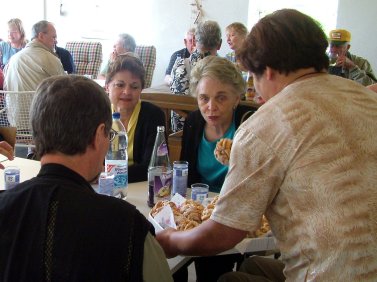 Frau Kraft serving Schneeballen.jpg